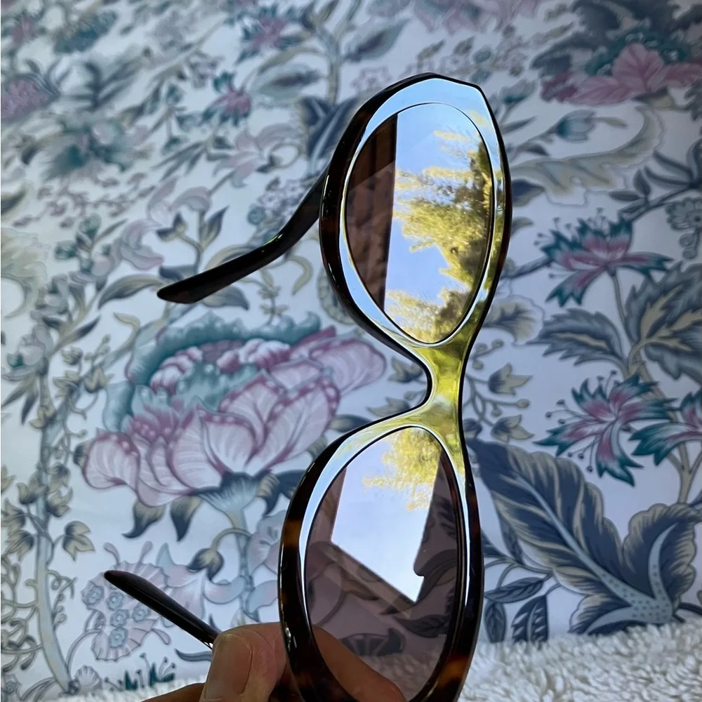 Prada Tortoiseshell Cat Eye Sunglasses - Brown Tints